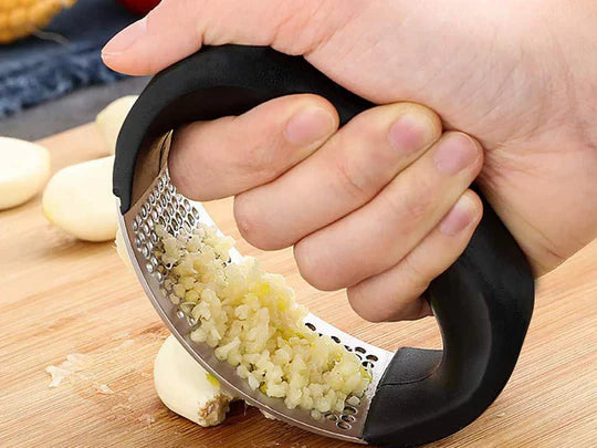 Arc-Shaped Garlic Press